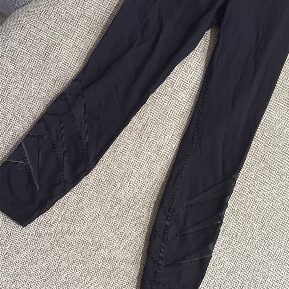 Black Women's Lululemon Leggings - Picture 3 of 4